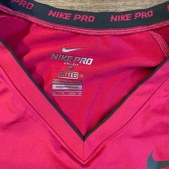 Nike top - Picture 2 of 2